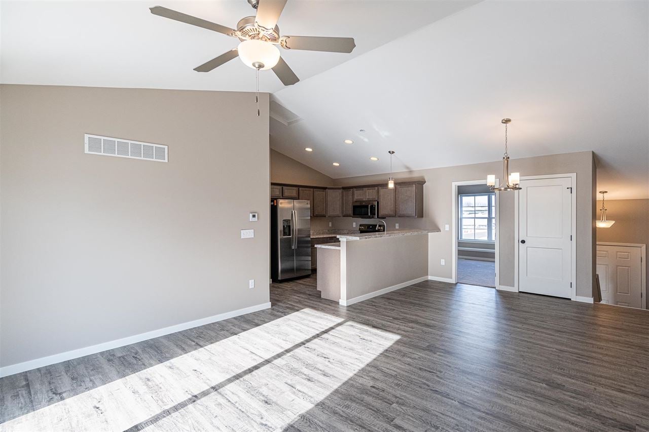 394 Maple Court Solon, IA 52333 - Photo 8 of 20 Gallery Image 8