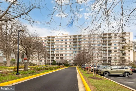$348,500 | 4977 Battery Lane, Unit 1-208, Bethesda, MD 20814