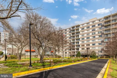 $348,500 | 4977 Battery Lane, Unit 1-208, Bethesda, MD 20814