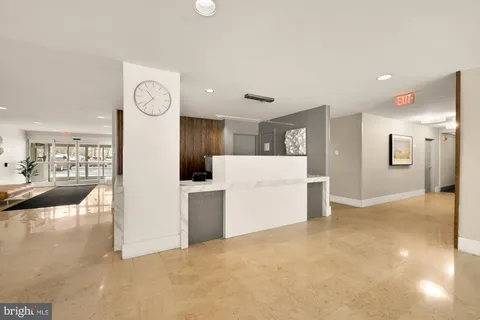 $348,500 | 4977 Battery Lane, Unit 1-208, Bethesda, MD 20814