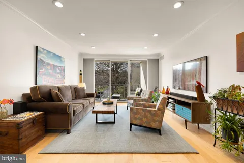 $348,500 | 4977 Battery Lane, Unit 1-208, Bethesda, MD 20814