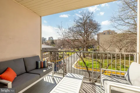 $348,500 | 4977 Battery Lane, Unit 1-208, Bethesda, MD 20814