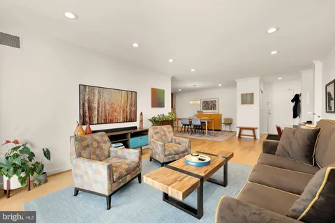 $348,500 | 4977 Battery Lane, Unit 1-208, Bethesda, MD 20814