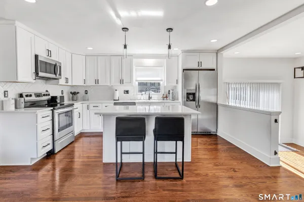 $379,999 | 337 Thompson Street, East Haven, CT 06513