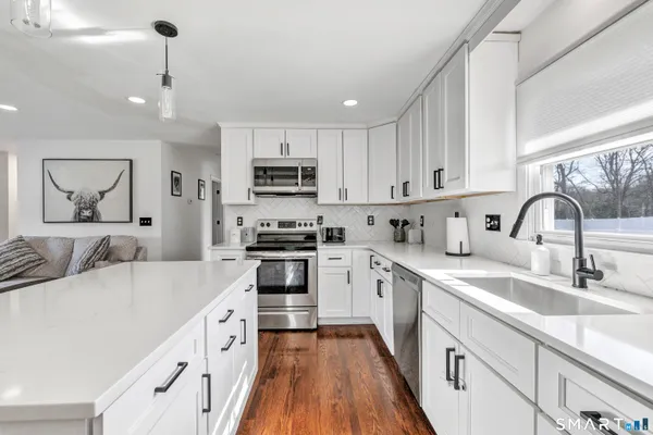 $379,999 | 337 Thompson Street, East Haven, CT 06513