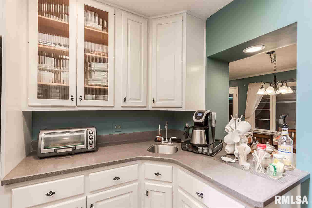 13 Forest Road Rock Island, IL 61201 - Photo 8 of 24 Gallery Image 8