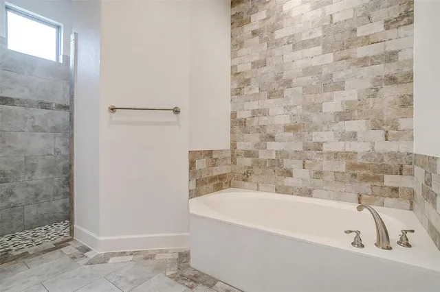 $535,000 | 101 Consolation Drive, Millsap, TX 76066