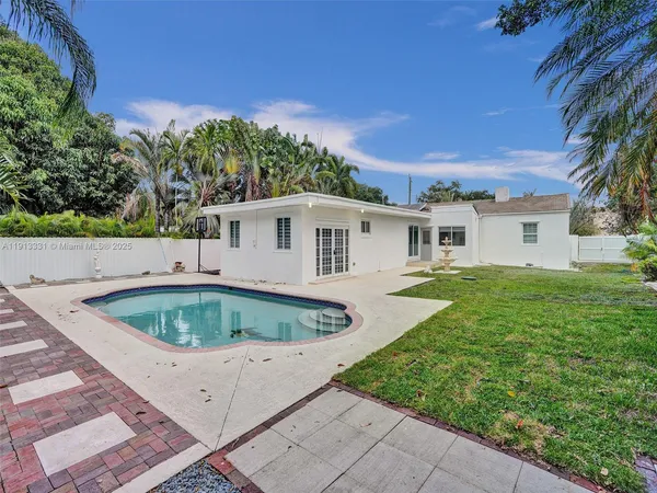 $1,225,000 | 1102 Northeast 117th Street, Biscayne Park, FL 33161