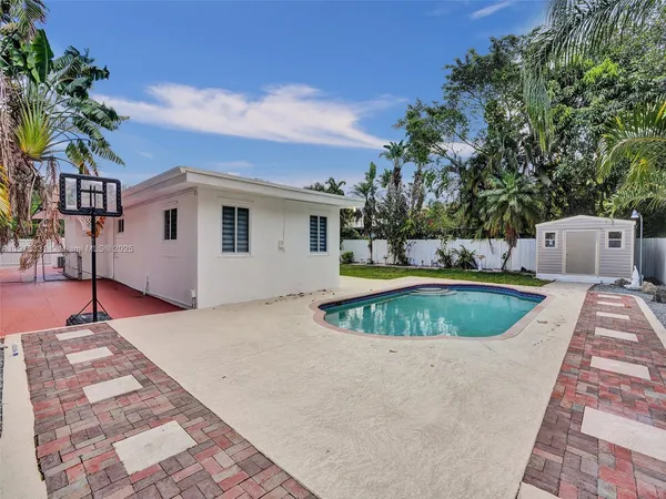 $1,225,000 | 1102 Northeast 117th Street, Biscayne Park, FL 33161