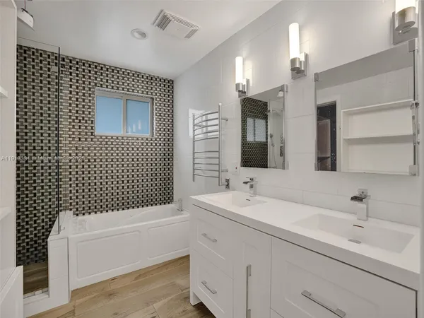 $1,225,000 | 1102 Northeast 117th Street, Biscayne Park, FL 33161