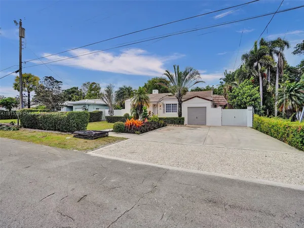 $1,225,000 | 1102 Northeast 117th Street, Biscayne Park, FL 33161