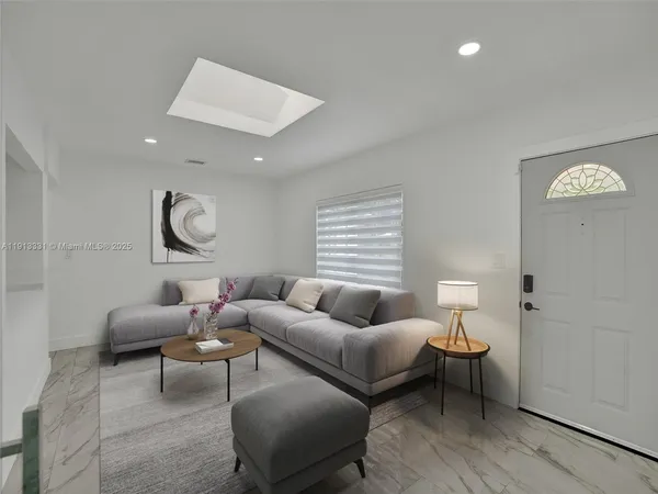 $1,225,000 | 1102 Northeast 117th Street, Biscayne Park, FL 33161