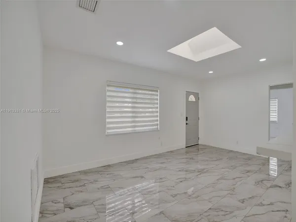 $1,225,000 | 1102 Northeast 117th Street, Biscayne Park, FL 33161
