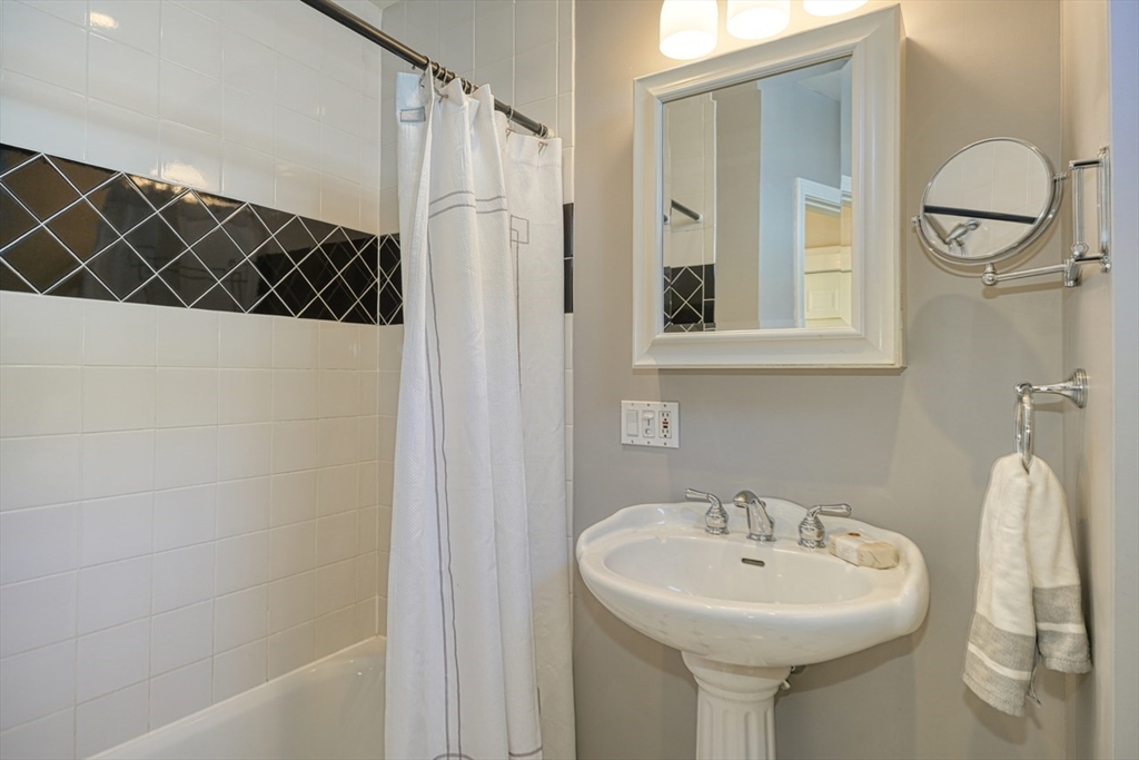 22 Davis Road, Unit 1 Belmont, MA 02478 - Photo 16 of 28 Gallery Image 16