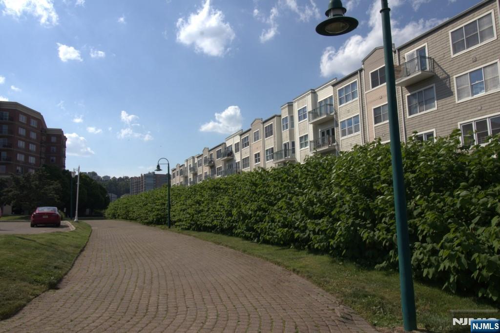 340 The Promenade Edgewater, NJ 07020 - Photo 43 of 46