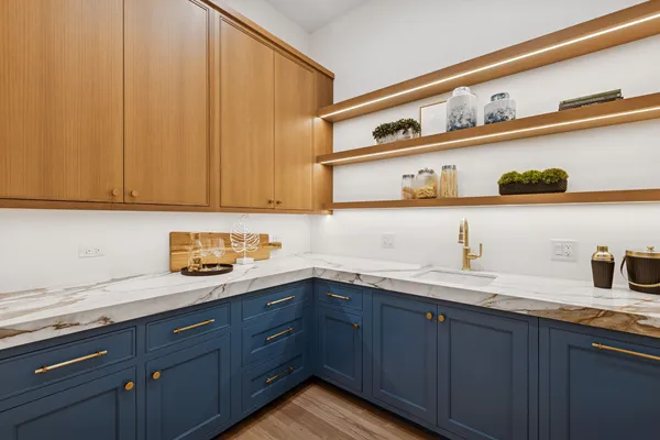 $3,900,000 | 104 South Monroe Street, Hinsdale, IL 60521