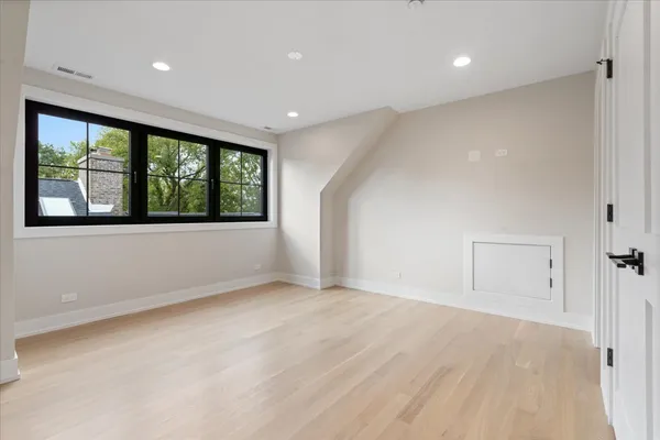 $3,900,000 | 104 South Monroe Street, Hinsdale, IL 60521