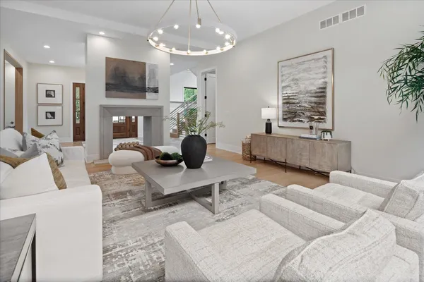 $3,900,000 | 104 South Monroe Street, Hinsdale, IL 60521