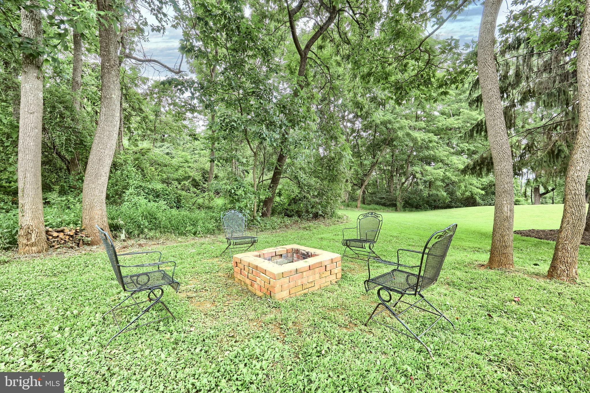 312 Knox Road Gettysburg, PA 17325 - Photo 12 of 50 a view of backyard with table and chairs