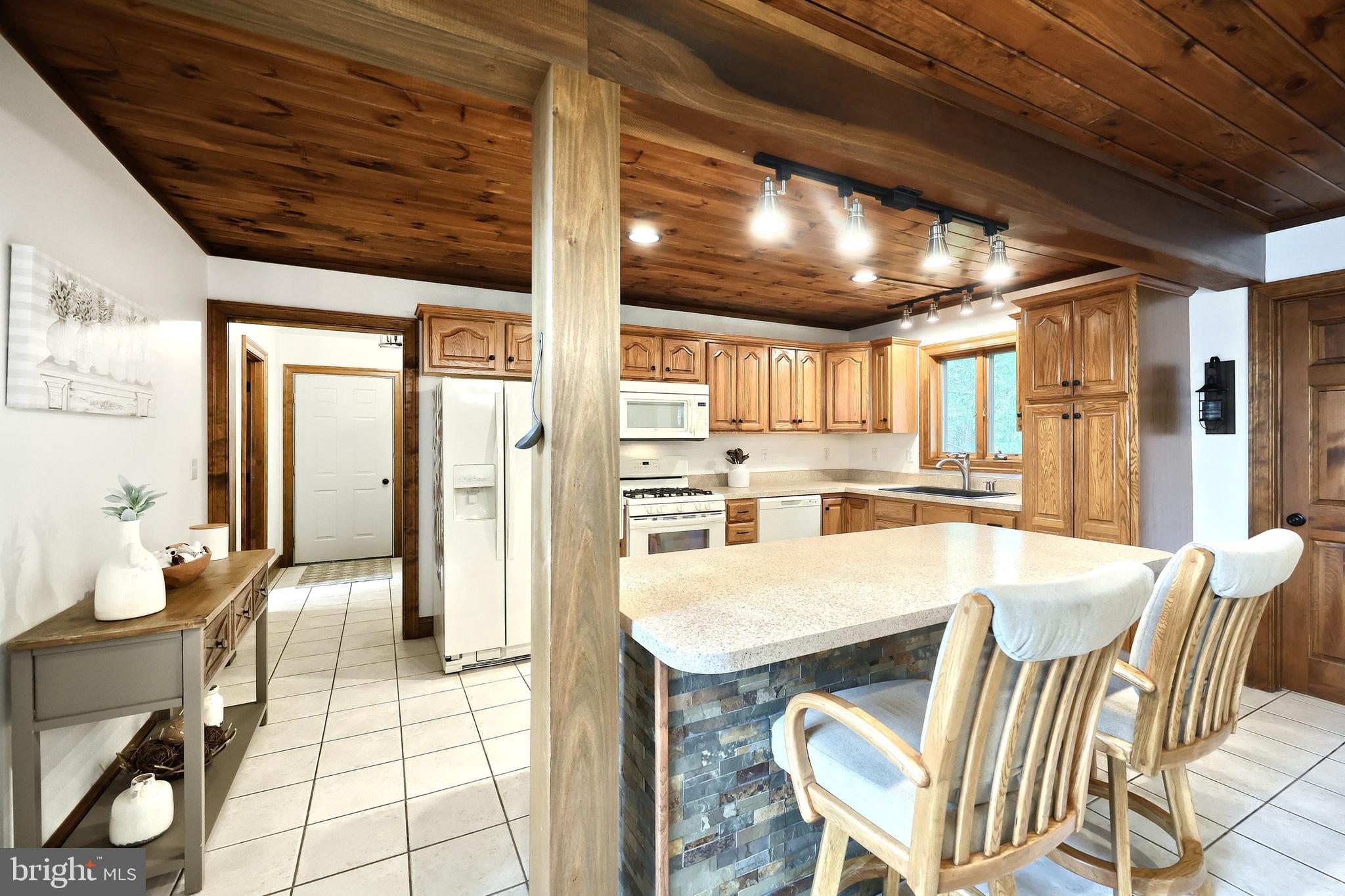 312 Knox Road Gettysburg, PA 17325 - Photo 27 of 50 a kitchen with a table chairs and entryway