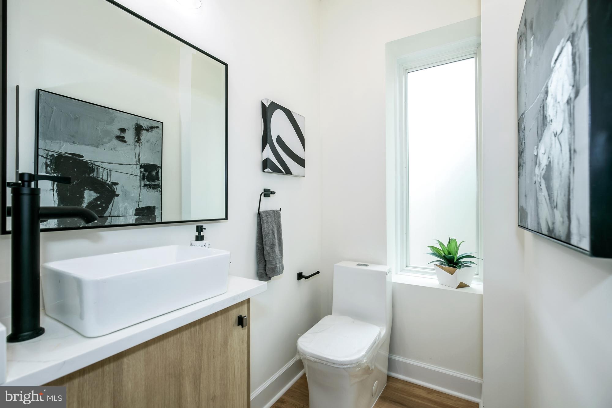 401 K Street Northeast, Unit B Washington, DC 20002 - Photo 8 of 27 1/2 bath for guests