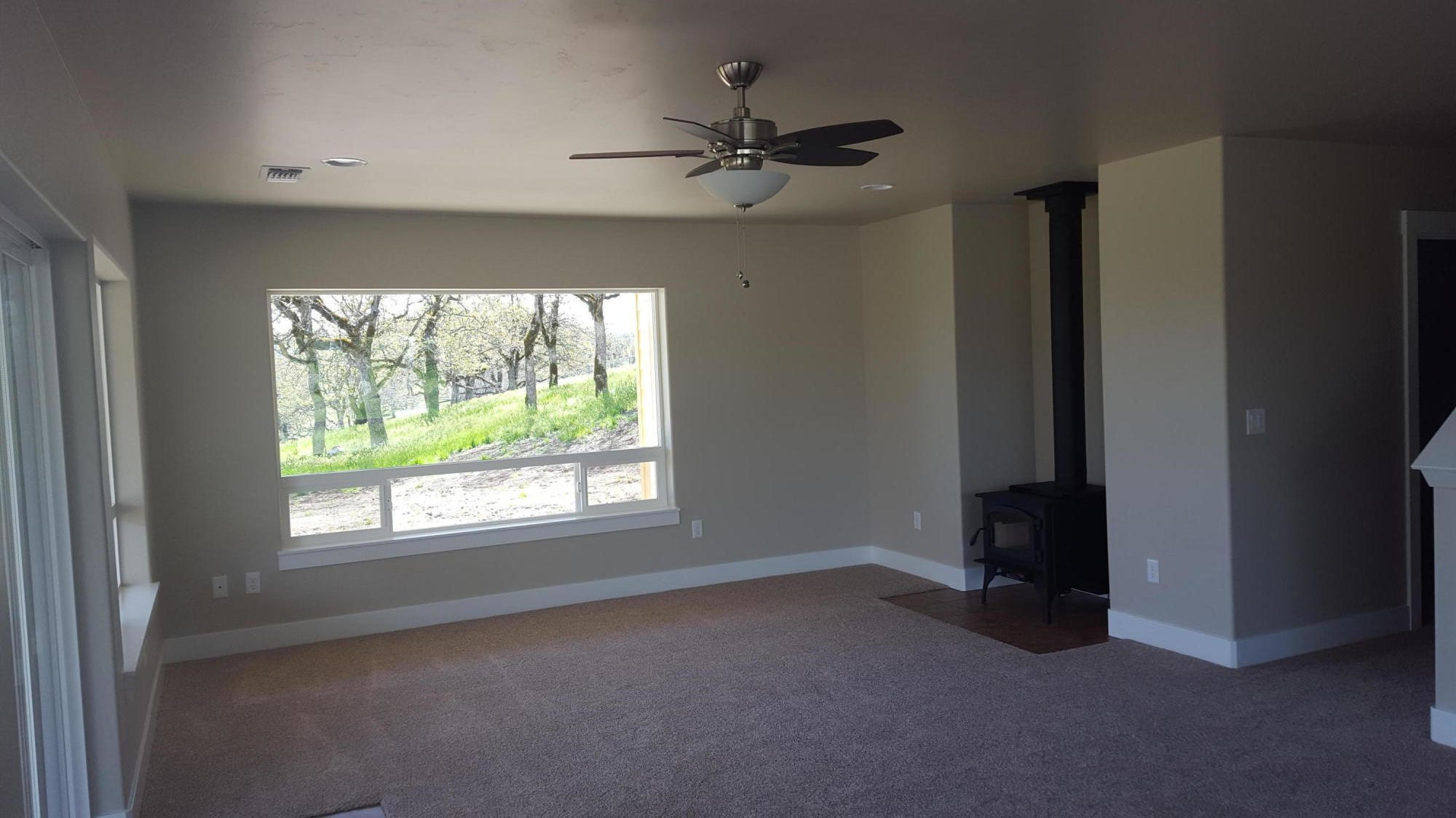 3249 Dodge Road White City, OR 97503 - Photo 14 of 34 a view of a livingroom with a ceiling fan and window