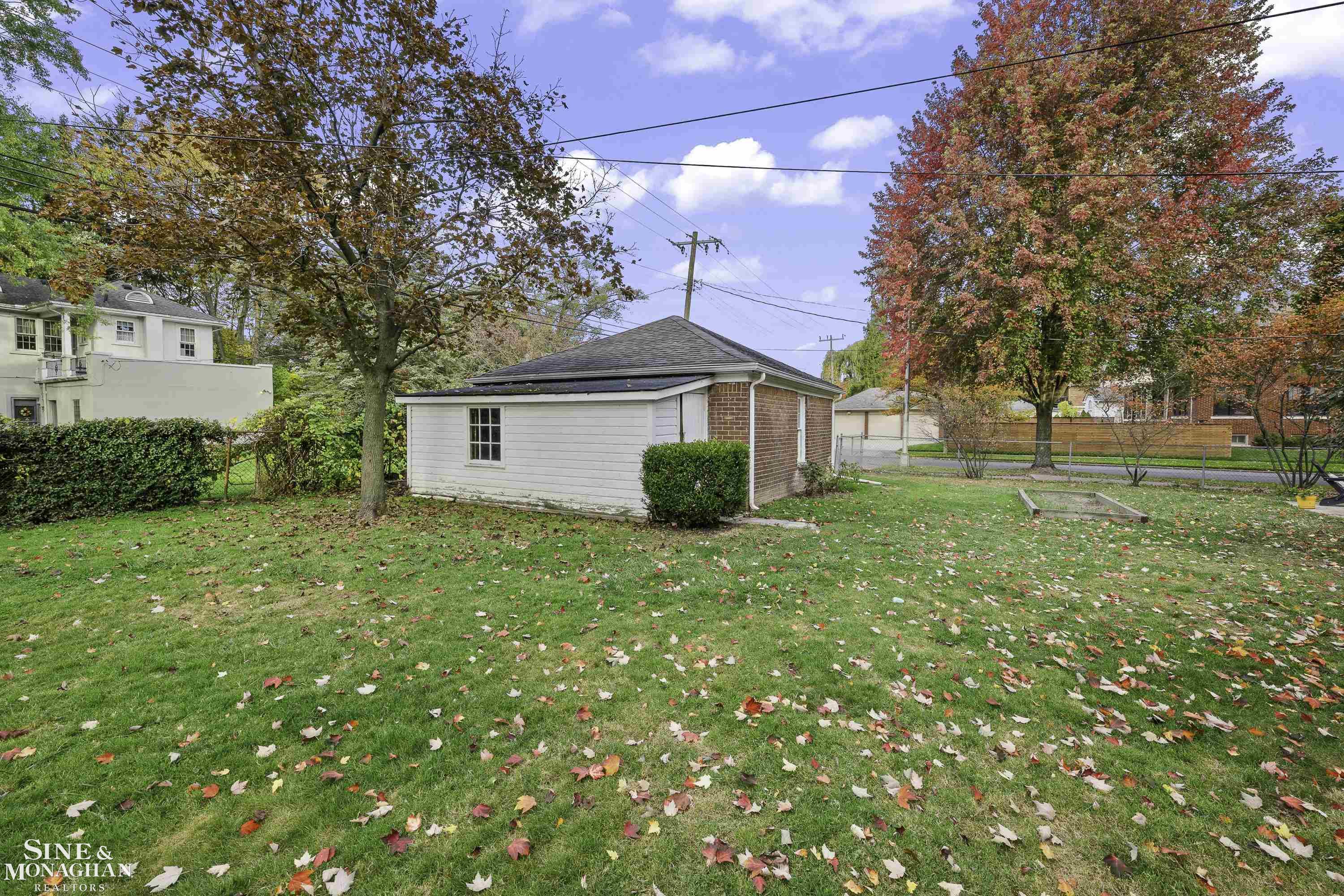 1385 Devonshire Road Grosse Pointe, MI 48230 - Photo 47 of 57 50160542-7BD10E2C-8568-40EB-85B1-F08249E47D82.JPG
