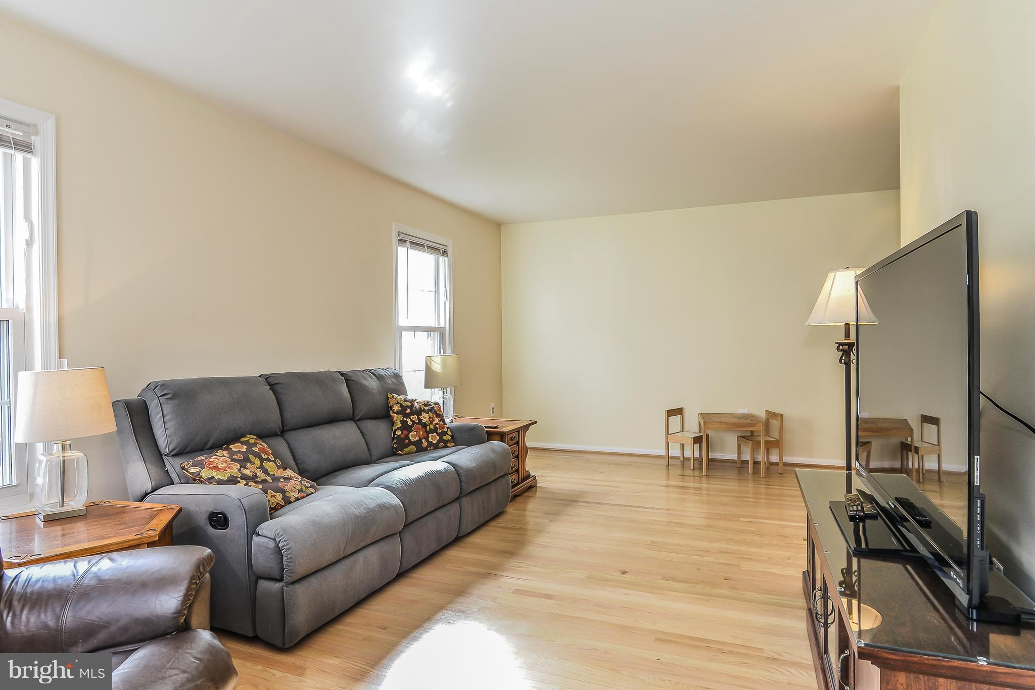 7410 Spring Tree Drive Springfield, VA 22153 - Photo 7 of 34 LIVING ROOM