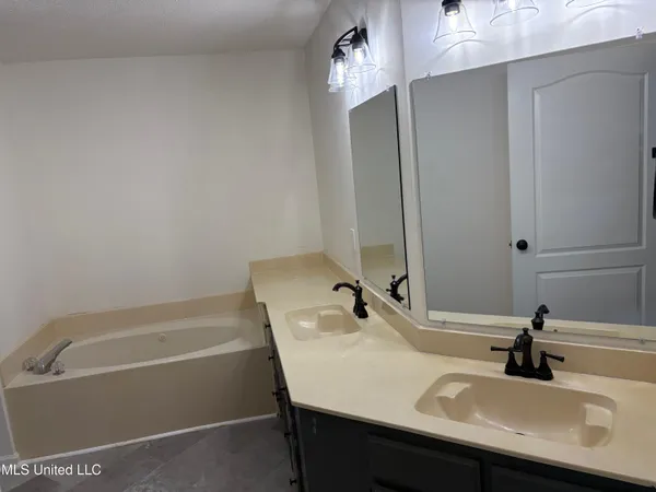 $319,900 | 120 North Parkway Street, Hernando, MS 38632