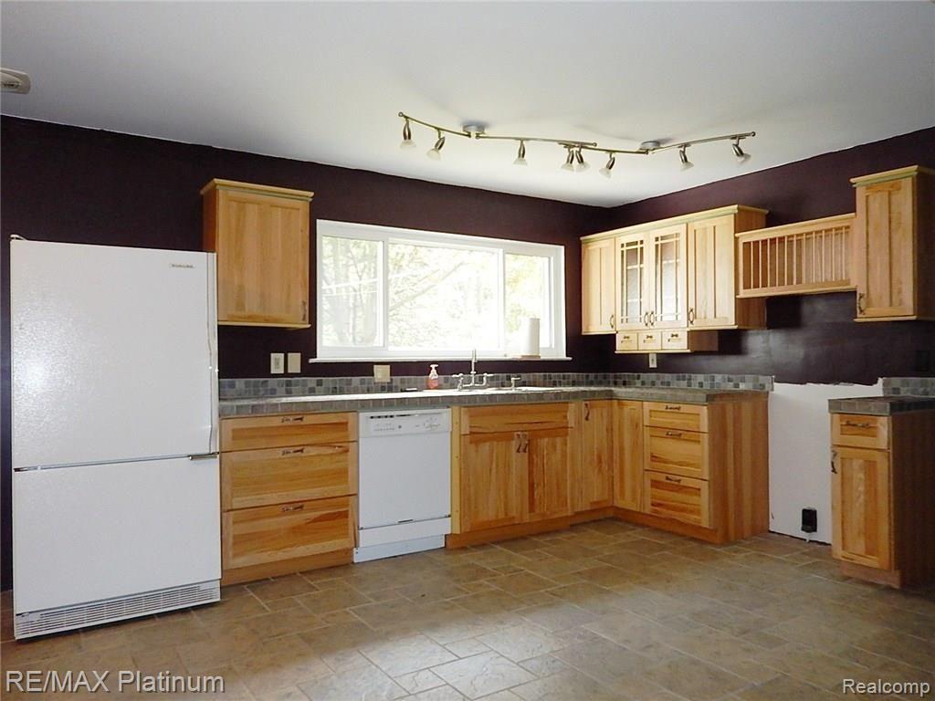 11005 Mcgregor Road Pinckney, MI 48169 - Photo 19 of 37 19.JPG