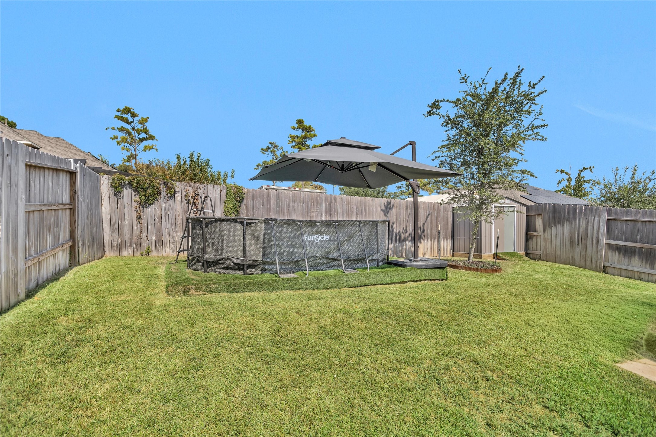 18544 Meadow Point Lane Montgomery, TX 77316 - Photo 30 of 35 a backyard of a house with table and chairs