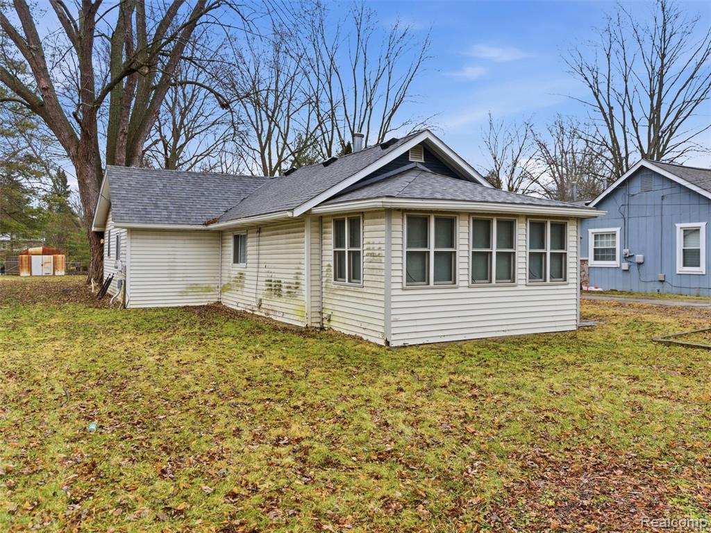 3161 Grant Road Rochester Hills, MI 48309 - Photo 2 of 10
