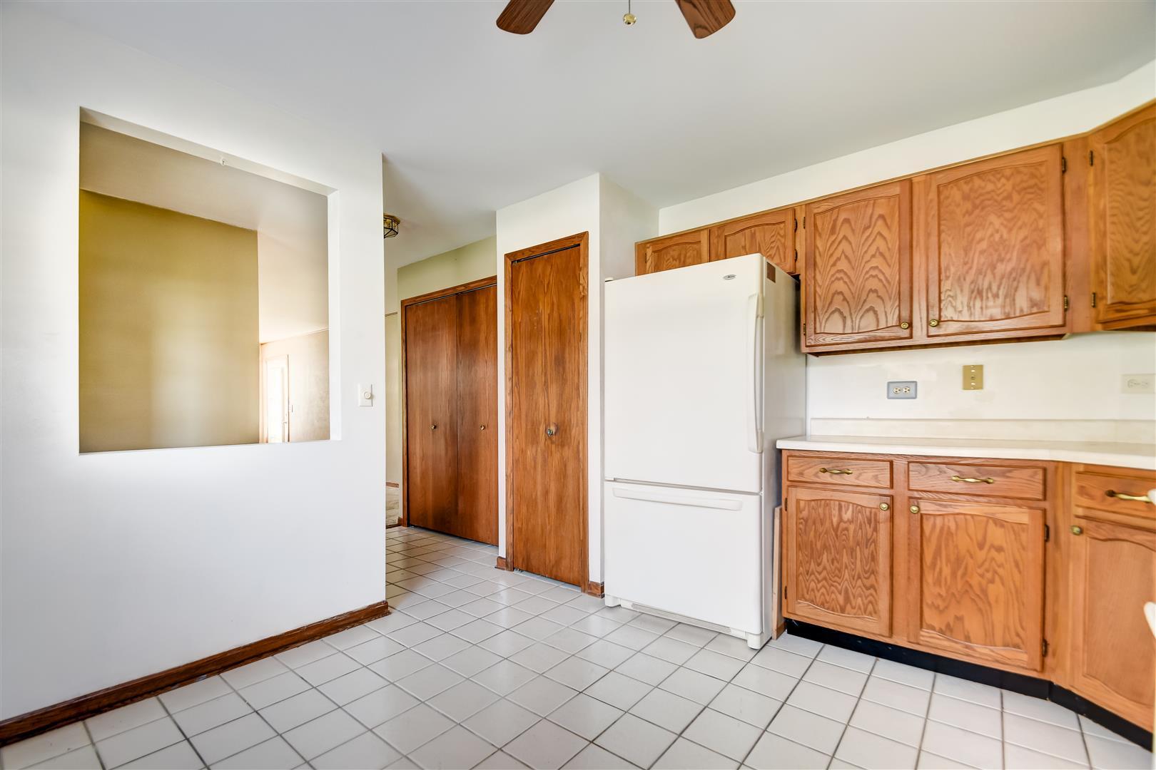 381 Winfield Court Schaumburg, IL 60107 - Photo 4 of 13