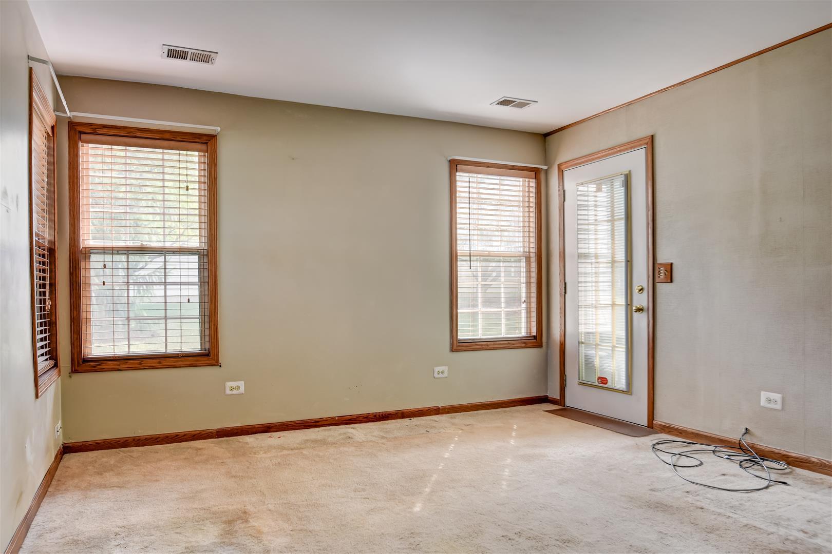 381 Winfield Court Schaumburg, IL 60107 - Photo 6 of 13