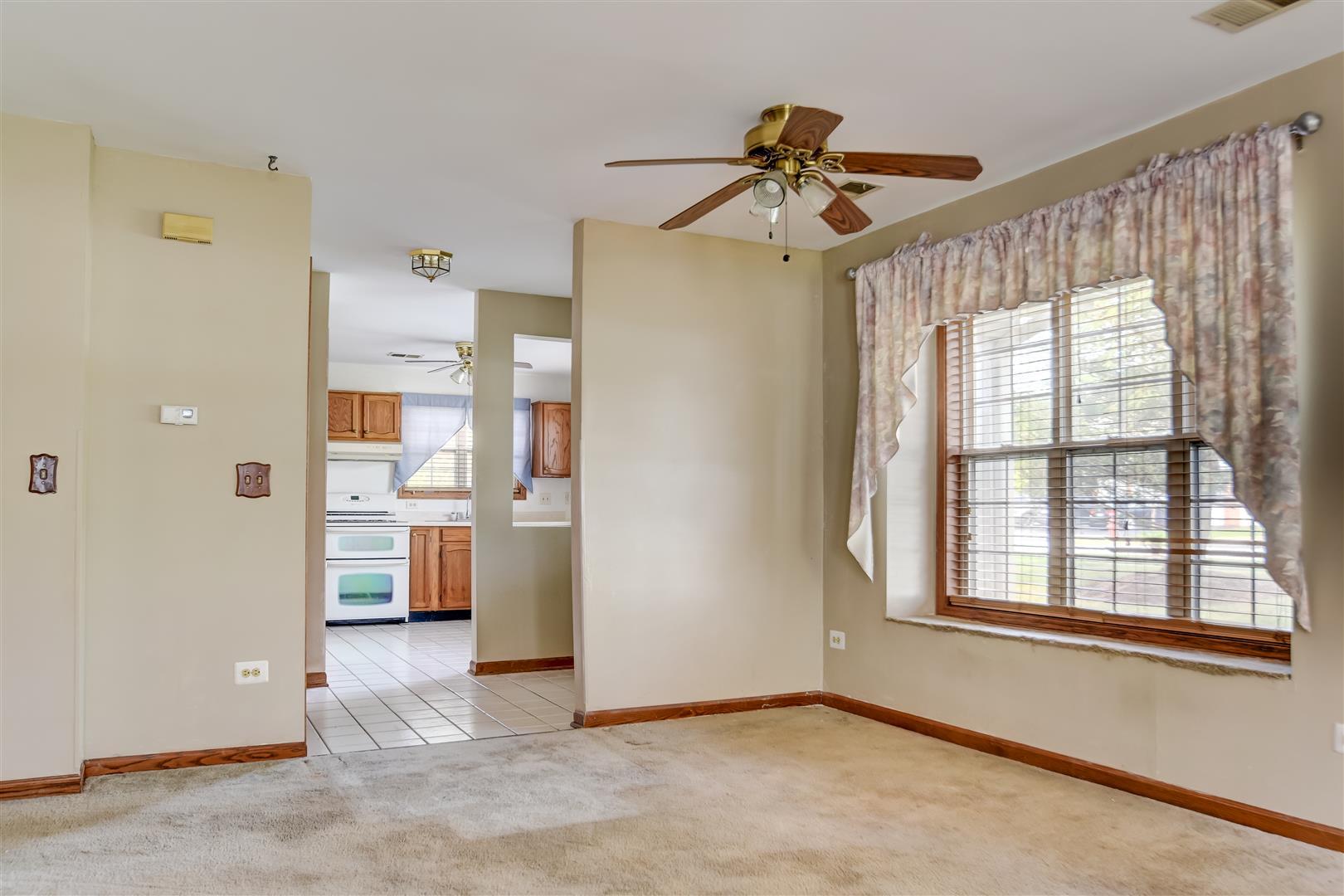 381 Winfield Court Schaumburg, IL 60107 - Photo 7 of 13