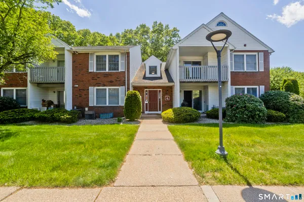 $159,000 | 4 Concorde Way, Unit B5, Windsor Locks, CT 06096