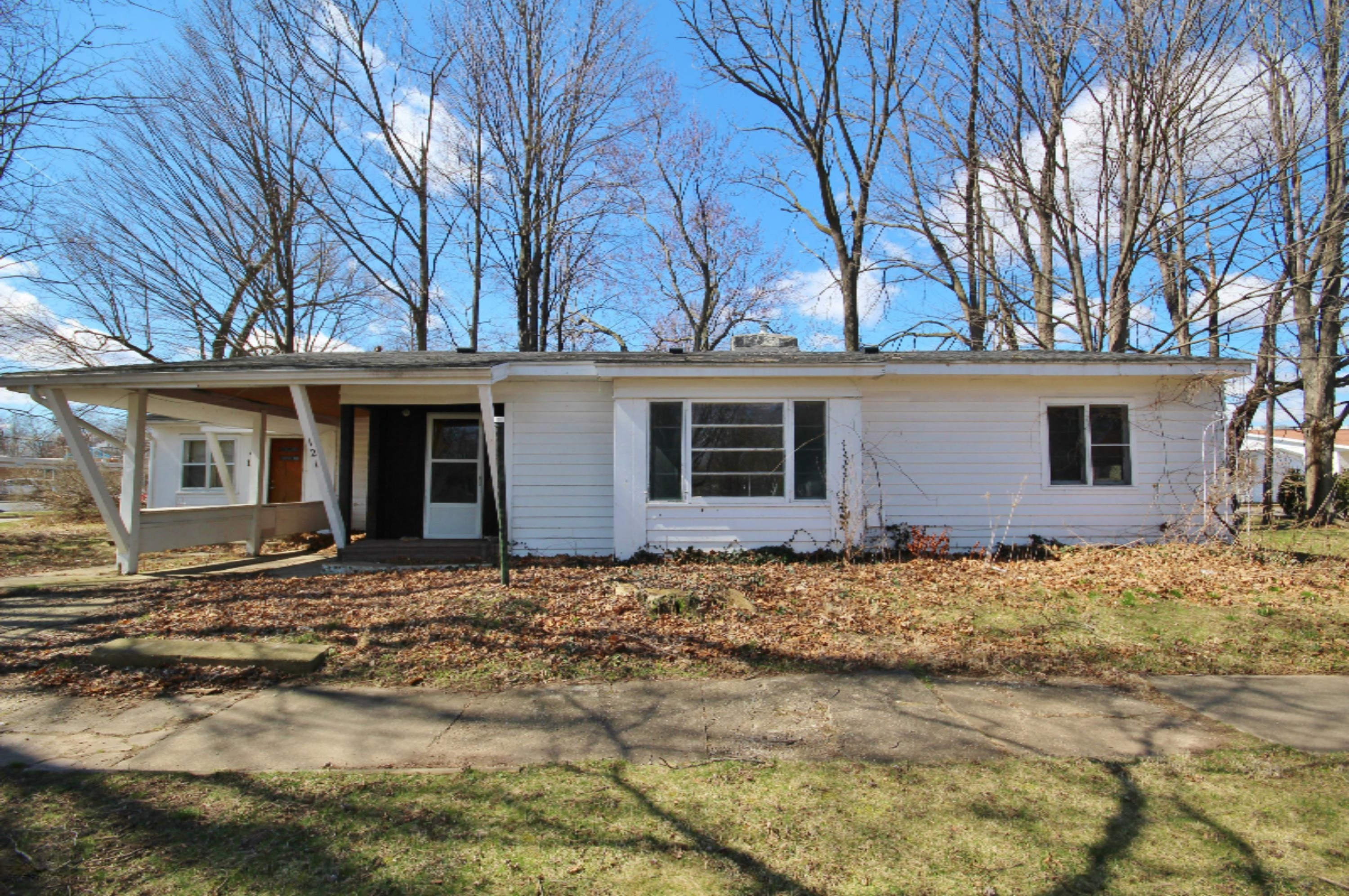 121 South Grant Avenue Three Rivers, MI 49093 - Photo 1 of 8 IMG_6513