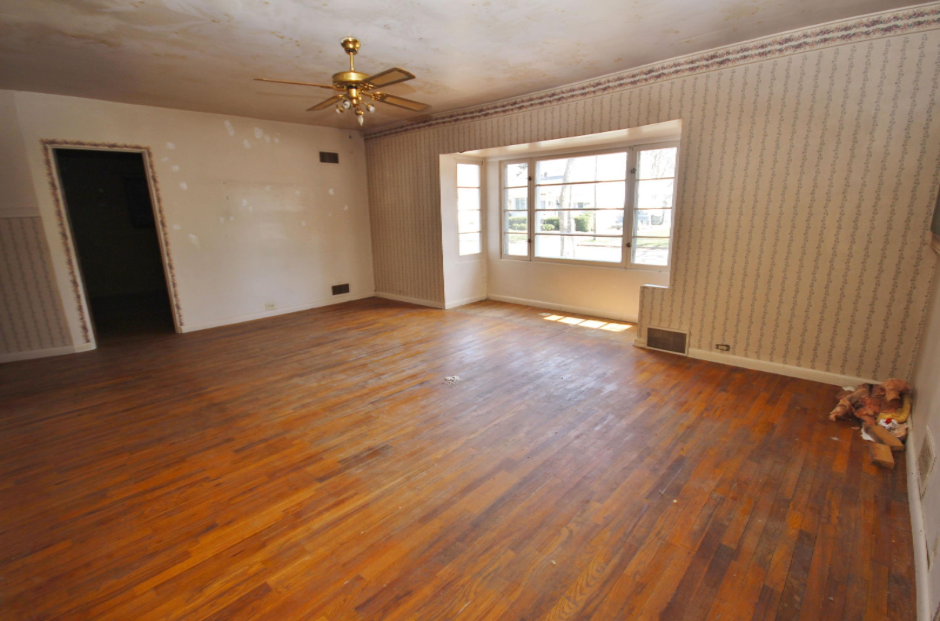 121 South Grant Avenue Three Rivers, MI 49093 - Photo 2 of 8 IMG_6490