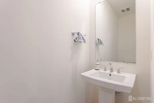 $659,900 | 227 Park Lane, Dunellen, NJ 08812