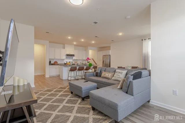 $659,900 | 227 Park Lane, Dunellen, NJ 08812