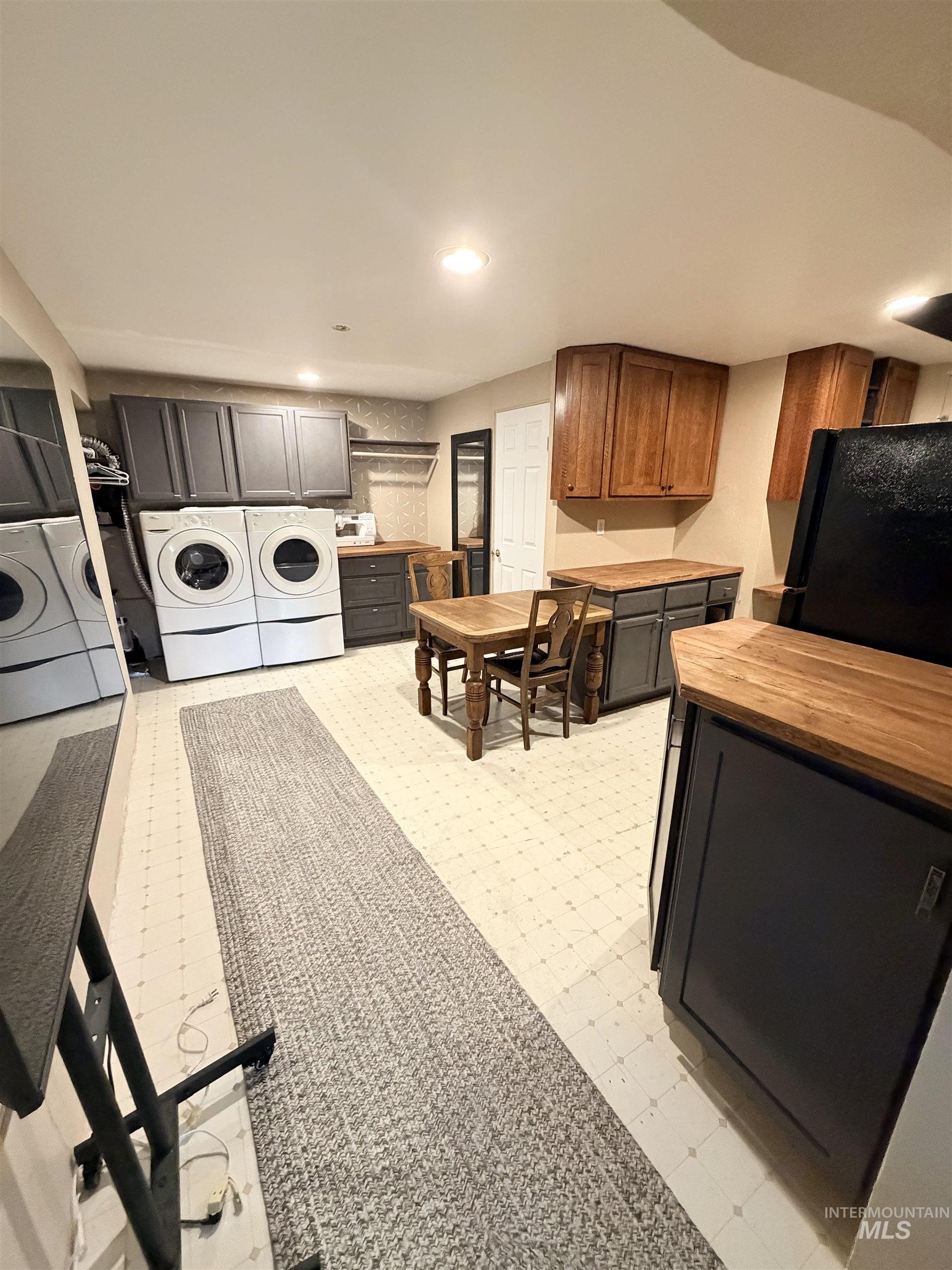 1306 Hemlock Avenue Lewiston, ID 83501 - Photo 25 of 38 Dining area featuring light flooring, recessed lighting, and independent washer and dryer