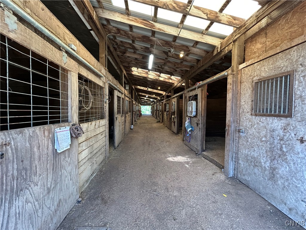 377 Chesbro Road Schroeppel, NY 13132 - Photo 29 of 50 Large alleyway