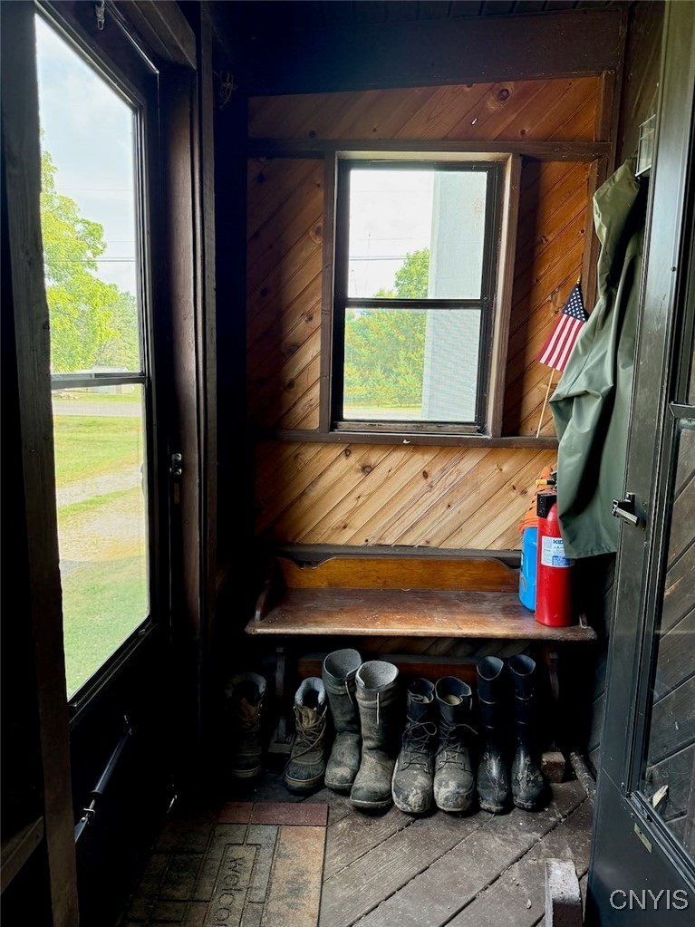 377 Chesbro Road Schroeppel, NY 13132 - Photo 6 of 50 Side door entrace/mud room