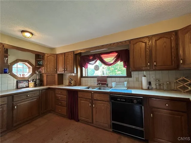 $750,000 | 377 Chesbro Road, Schroeppel, NY 13132