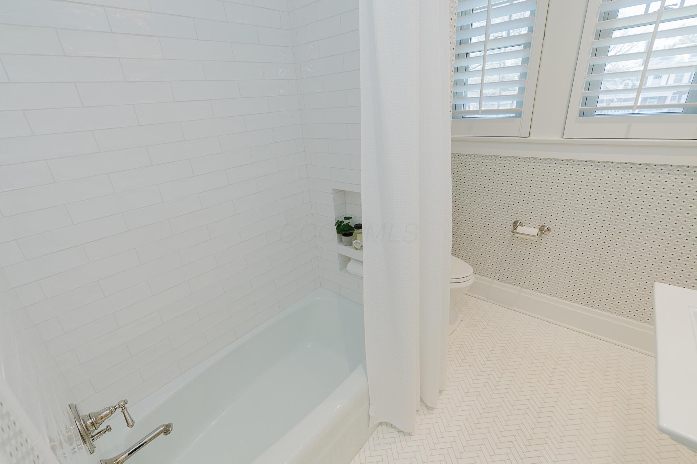22 Preston Road Columbus, OH 43209 - Photo 43 of 63 Hallway Full Bathroom