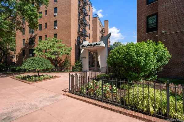 $300,000 | 139-15 83rd Avenue, Unit 117 | Briarwood