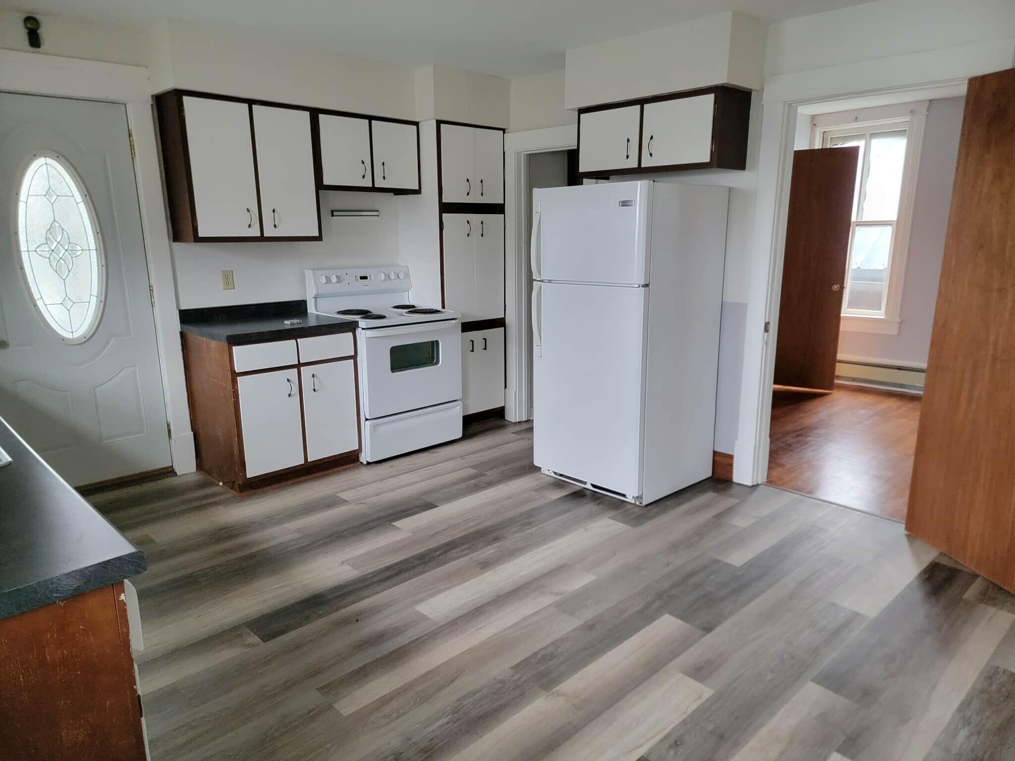 39 North Shore Drive, Unit 39 1/2 Fountain City, WI 54629 - Photo 16 of 34 Upper kitchen