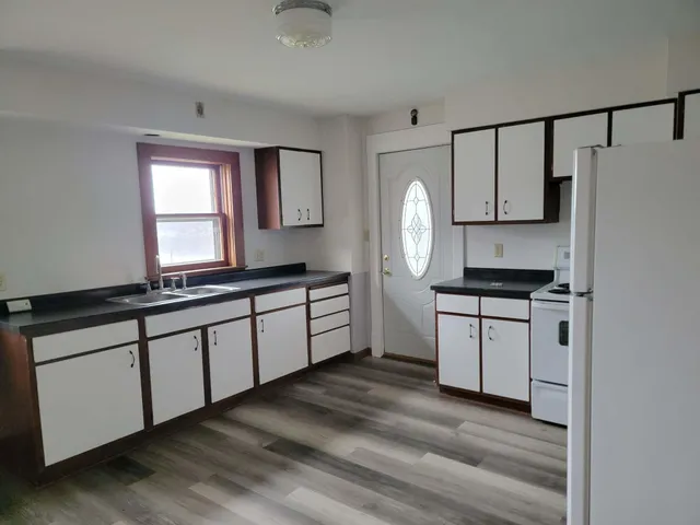 $205,000 | 39 North Shore Drive, Unit 39 1/2, Fountain City, WI 54629