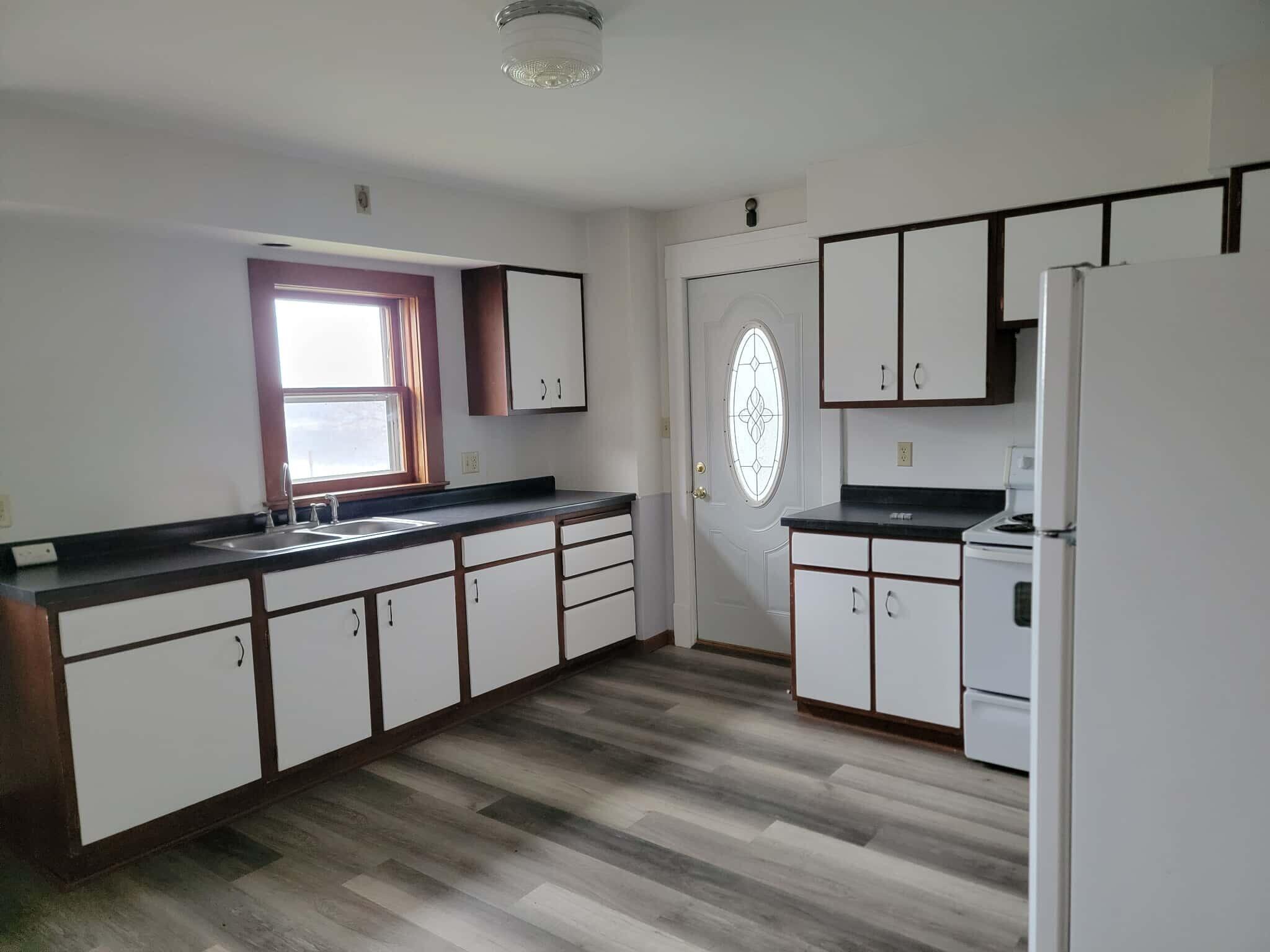 39 North Shore Drive, Unit 39 1/2 Fountain City, WI 54629 - Photo 17 of 34 Upper kitchen