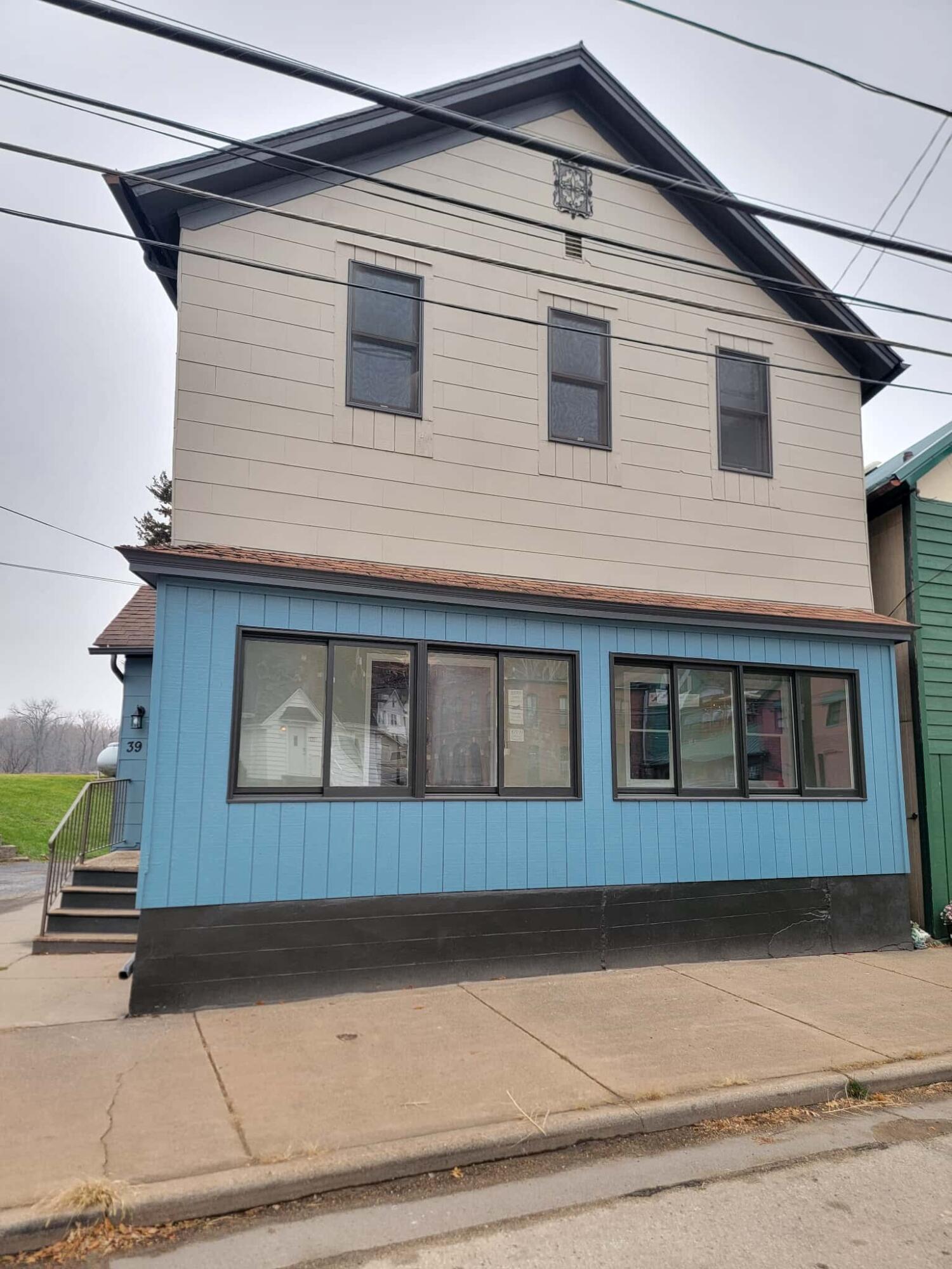 39 North Shore Drive, Unit 39 1/2 Fountain City, WI 54629 - Photo 2 of 34 Front